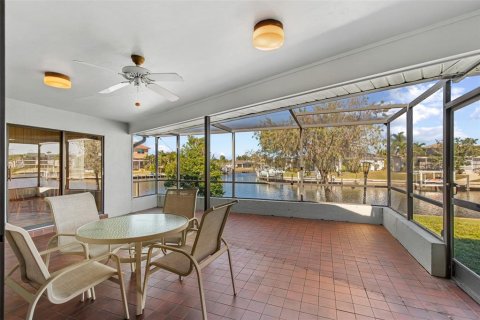 Villa ou maison à vendre à Punta Gorda, Floride: 3 chambres, 170.01 m2 № 2141928 - photo 2
