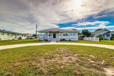Villa ou maison à vendre à Winter Haven, Floride: 3 chambres, 195 m2 № 2391163 - photo 2