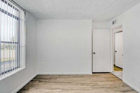 Condominio en alquiler en Lauderhill, Florida, 2 dormitorios, 117.06 m2 № 2047767 - foto 15