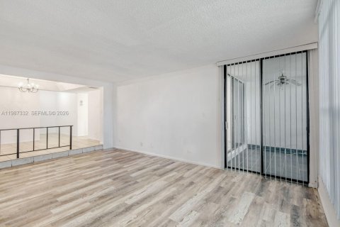 Condominio en alquiler en Lauderhill, Florida, 2 dormitorios, 117.06 m2 № 2047767 - foto 7