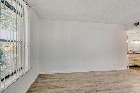 Condominio en alquiler en Lauderhill, Florida, 2 dormitorios, 117.06 m2 № 2047767 - foto 14