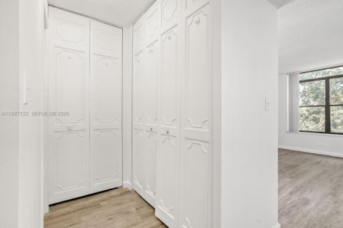 Condominio en alquiler en Lauderhill, Florida, 2 dormitorios, 117.06 m2 № 2047767 - foto 12