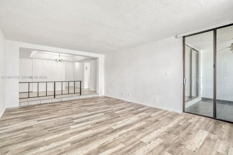 Condominio en alquiler en Lauderhill, Florida, 2 dormitorios, 117.06 m2 № 2047767 - foto 8