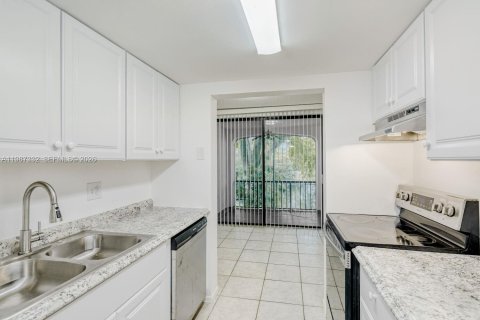 Condominio en alquiler en Lauderhill, Florida, 2 dormitorios, 117.06 m2 № 2047767 - foto 4