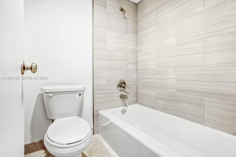 Condominio en alquiler en Lauderhill, Florida, 2 dormitorios, 117.06 m2 № 2047767 - foto 13