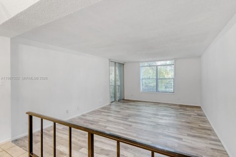 Condominio en alquiler en Lauderhill, Florida, 2 dormitorios, 117.06 m2 № 2047767 - foto 6
