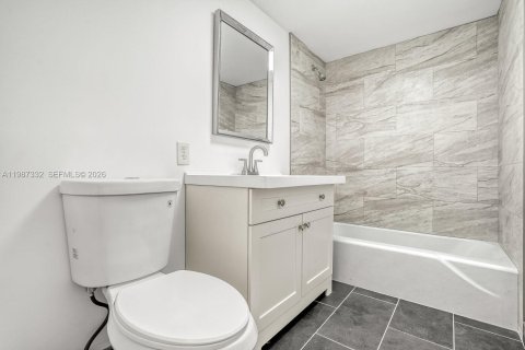 Condominio en alquiler en Lauderhill, Florida, 2 dormitorios, 117.06 m2 № 2047767 - foto 17