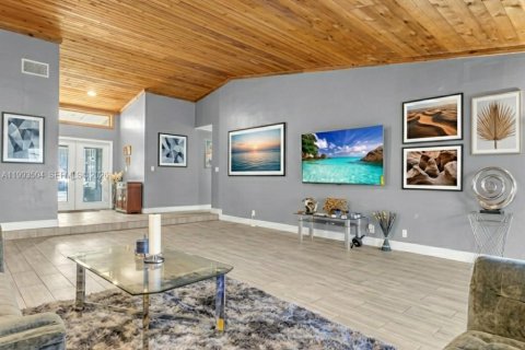 Casa en venta en Tamarac, Florida, 4 dormitorios, 202.62 m2 № 2286672 - foto 2