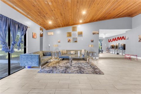 Casa en venta en Tamarac, Florida, 4 dormitorios, 202.62 m2 № 2286672 - foto 5