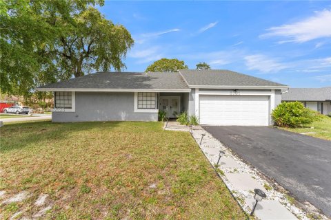 Casa en Tamarac, Florida 4 dormitorios, 202.62 m2 № 2286672