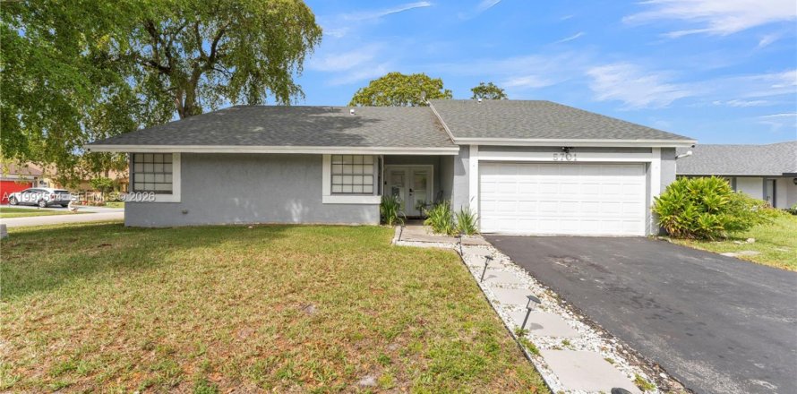 Casa en Tamarac, Florida 4 dormitorios, 202.62 m2 № 2286672