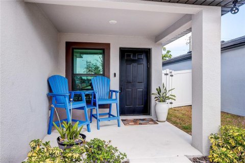House in Tampa, Florida 3 bedrooms, 139.17 sq.m. № 2147958 - photo 2