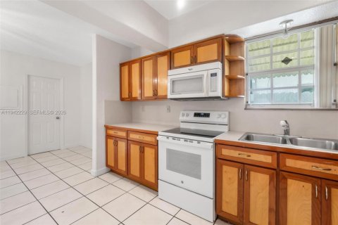 Villa ou maison à louer à Miramar, Floride: 2 chambres, 151.24 m2 № 2000066 - photo 11