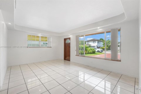 Villa ou maison à louer à Miramar, Floride: 2 chambres, 151.24 m2 № 2000066 - photo 7
