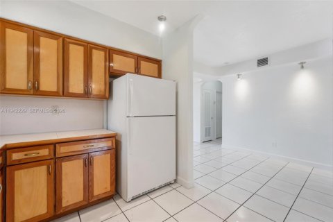 Villa ou maison à louer à Miramar, Floride: 2 chambres, 151.24 m2 № 2000066 - photo 12