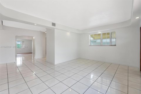 Villa ou maison à louer à Miramar, Floride: 2 chambres, 151.24 m2 № 2000066 - photo 9