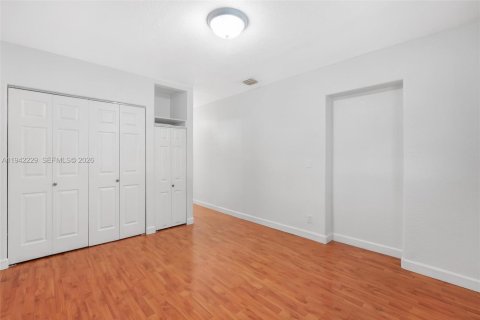 Villa ou maison à louer à Miramar, Floride: 2 chambres, 151.24 m2 № 2000066 - photo 26