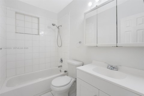 Villa ou maison à louer à Miramar, Floride: 2 chambres, 151.24 m2 № 2000066 - photo 22