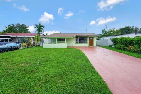 Villa ou maison à louer à Miramar, Floride: 2 chambres, 151.24 m2 № 2000066 - photo 3