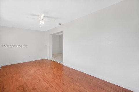 Villa ou maison à louer à Miramar, Floride: 2 chambres, 151.24 m2 № 2000066 - photo 28