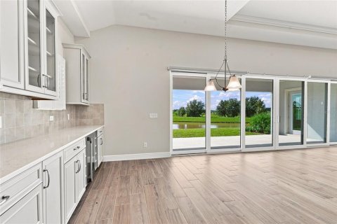 House in San Antonio, Florida 3 bedrooms, 237.64 sq.m. № 2381344 - photo 21