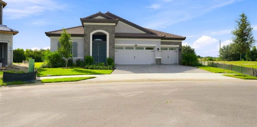 House in San Antonio, Florida 3 bedrooms, 237.64 sq.m. № 2381344
