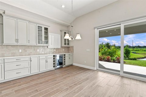 House in San Antonio, Florida 3 bedrooms, 237.64 sq.m. № 2381344 - photo 22