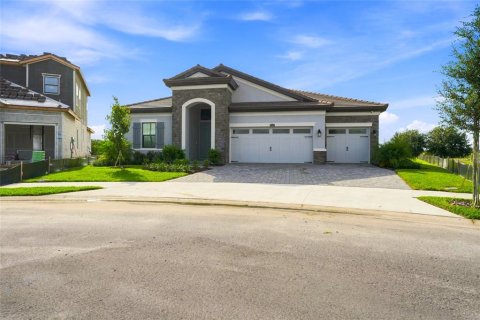 House in San Antonio, Florida 3 bedrooms, 237.64 sq.m. № 2381344 - photo 2