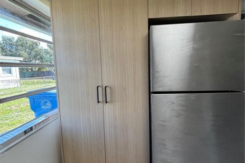 Propiedad comercial en venta en West Park, Florida, 204.29 m2 № 1998118 - foto 3