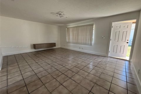 Propiedad comercial en venta en West Park, Florida, 204.29 m2 № 1998118 - foto 4