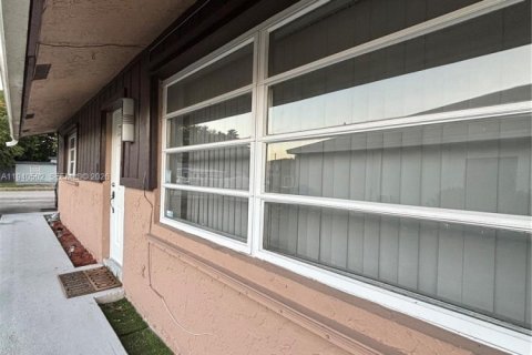 Propiedad comercial en venta en West Park, Florida, 204.29 m2 № 1998118 - foto 6