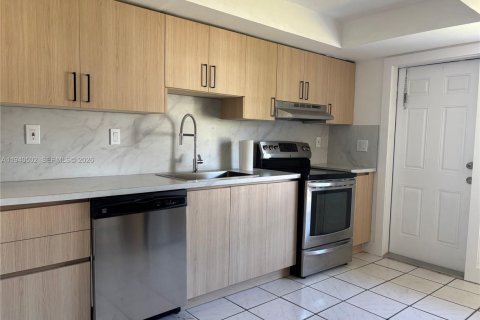 Propiedad comercial en venta en West Park, Florida, 204.29 m2 № 1998118 - foto 2