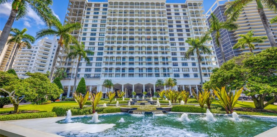 Кондоминиум с 2 спальнями в Бэл-Харбор, Флорида № 1923056