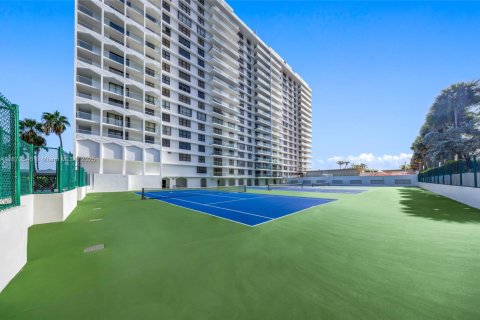 Купить кондоминиум в Бэл-Харбор, Флорида 2 спальни, 128.95м2, № 1923056 - фото 17