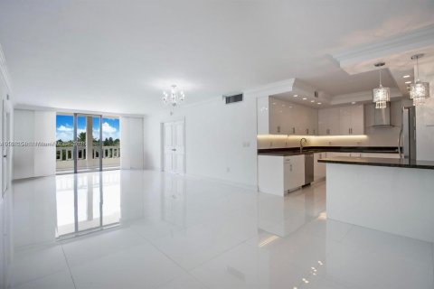 Купить кондоминиум в Бэл-Харбор, Флорида 2 спальни, 128.95м2, № 1923056 - фото 10