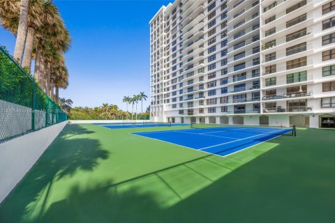 Купить кондоминиум в Бэл-Харбор, Флорида 2 спальни, 128.95м2, № 1923056 - фото 18