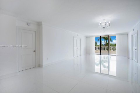 Купить кондоминиум в Бэл-Харбор, Флорида 2 спальни, 128.95м2, № 1923056 - фото 4