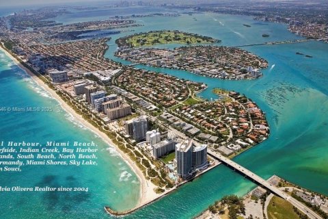 Купить кондоминиум в Бэл-Харбор, Флорида 2 спальни, 128.95м2, № 1923056 - фото 30