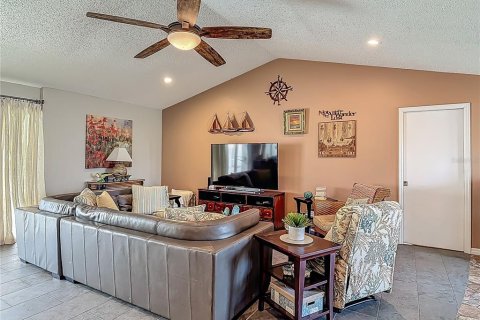 House in Ormond Beach, Florida 3 bedrooms, 162.39 sq.m. № 1681185 - photo 11