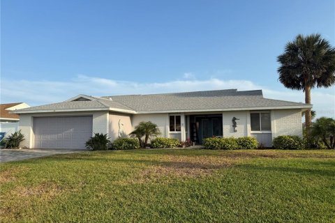 House in Ormond Beach, Florida 3 bedrooms, 162.39 sq.m. № 1681185 - photo 1