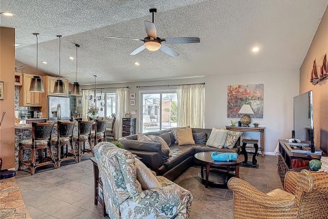 House in Ormond Beach, Florida 3 bedrooms, 162.39 sq.m. № 1681185 - photo 12
