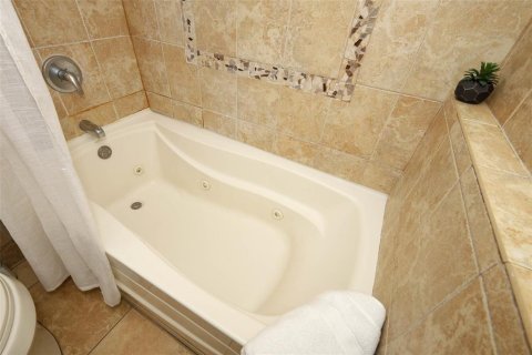 House in Oviedo, Florida 3 bedrooms, 138.52 sq.m. № 1824914 - photo 15