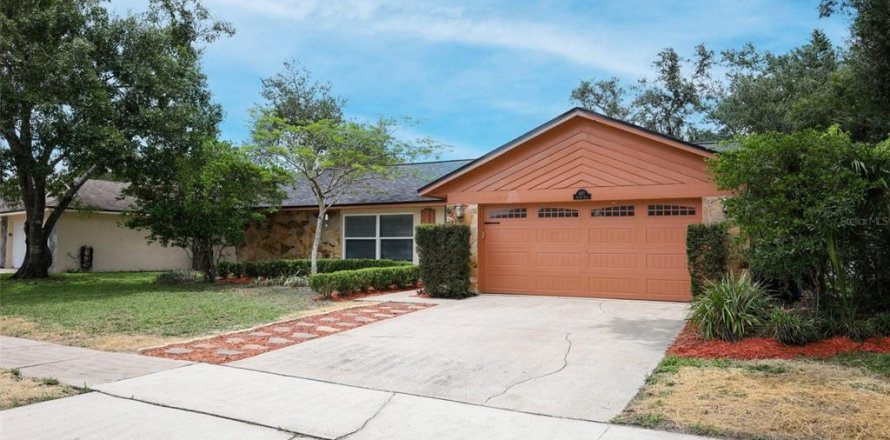 House in Oviedo, Florida 3 bedrooms, 138.52 sq.m. № 1824914