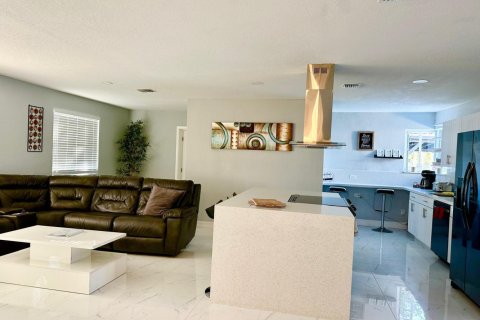 House in West Park, Florida 5 bedrooms, 204.01 sq.m. № 2084153 - photo 5