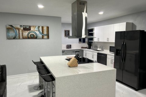 House in West Park, Florida 5 bedrooms, 204.01 sq.m. № 2084153 - photo 11
