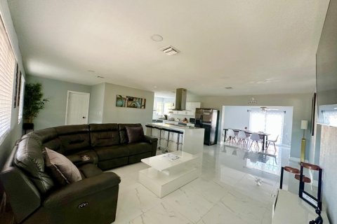 House in West Park, Florida 5 bedrooms, 204.01 sq.m. № 2084153 - photo 7
