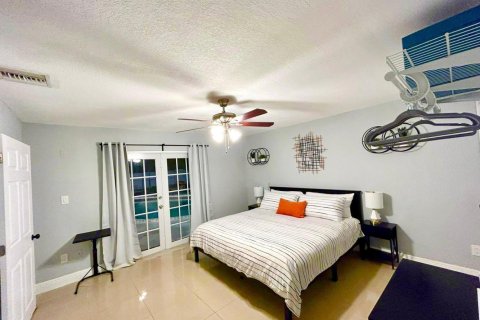 House in West Park, Florida 5 bedrooms, 204.01 sq.m. № 2084153 - photo 25