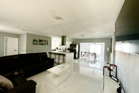 House in West Park, Florida 5 bedrooms, 204.01 sq.m. № 2084153 - photo 2
