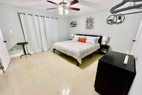 House in West Park, Florida 5 bedrooms, 204.01 sq.m. № 2084153 - photo 6