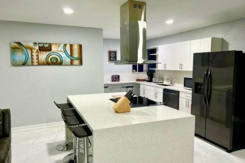 House in West Park, Florida 5 bedrooms, 204.01 sq.m. № 2084153 - photo 8